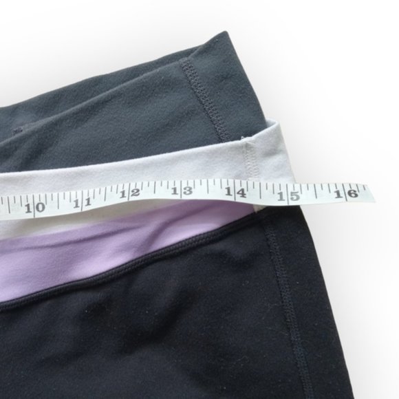 Lululemon women shorts knee diagonal waist band black lilac size 8 - Picture 2 of 5